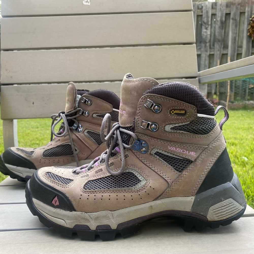 Vasque Breeze 2.0 Goretex Mid GTX Hiking Boots. Size 9M.